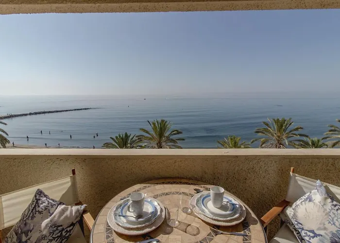 Larycorte, Beautiful 3Bdr Beachfront Apartment